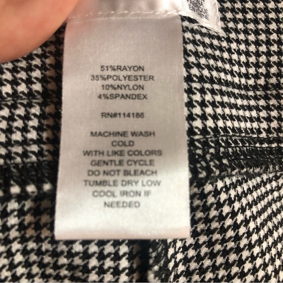 Retrology Women’s Petite Pull On Pant Houndstooth Wide Waist Tapered Silver Trim - Picture 8 of 8